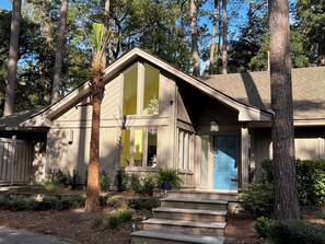 Rest and relaxation await you in this lush Sea Pines oasis!