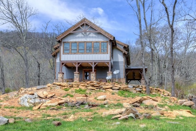 JEWEL IN THE SKYE - Union Cross Between the Blue Ridge and Appalachian Lifestyle