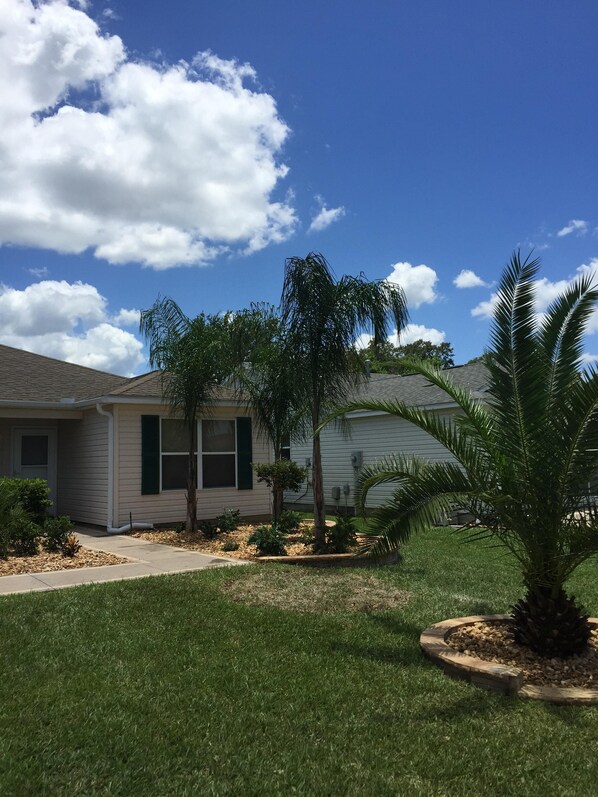 You will be welcomed to our home with blue skies and palm trees!