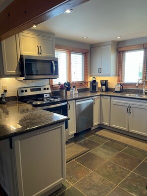 Kitchen renovation spring 2024 - with new appliances (D/W, stove, microwave)