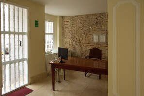 reception desk
