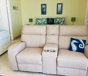 Electric recliners With console with USB ports