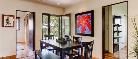 This dining area is a great spot that seats 6 for all to enjoy your morning coffee or any meal together