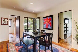 This dining area is a great spot that seats 6 for all to enjoy your morning coffee or any meal together