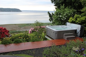 Premium hot tub offers amazing hydrotherapy 
