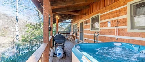 Porch Area--- Hot Tub, Fresh Mountain Air, Grill 