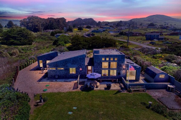 Casa Bella in Sereno Del Mar Ocean/Beachfront Home!
