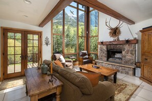 Living Room with plenty of space. Stone mantle/ bench & wood burning fireplace.