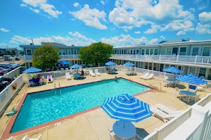 Pool right outside the door.