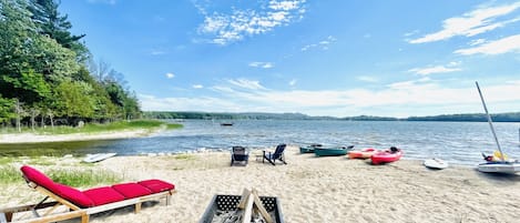 Private beach on lake w all the toys. Fire pit in evenings plenty wood provided.