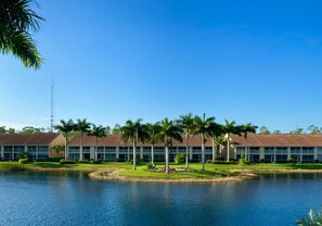 From the lanai, a picturesque view of the center of Magnolia Lake. 