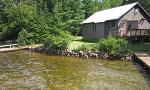 Panorama Lodge right on Echo Bay - Limekiln Lake
