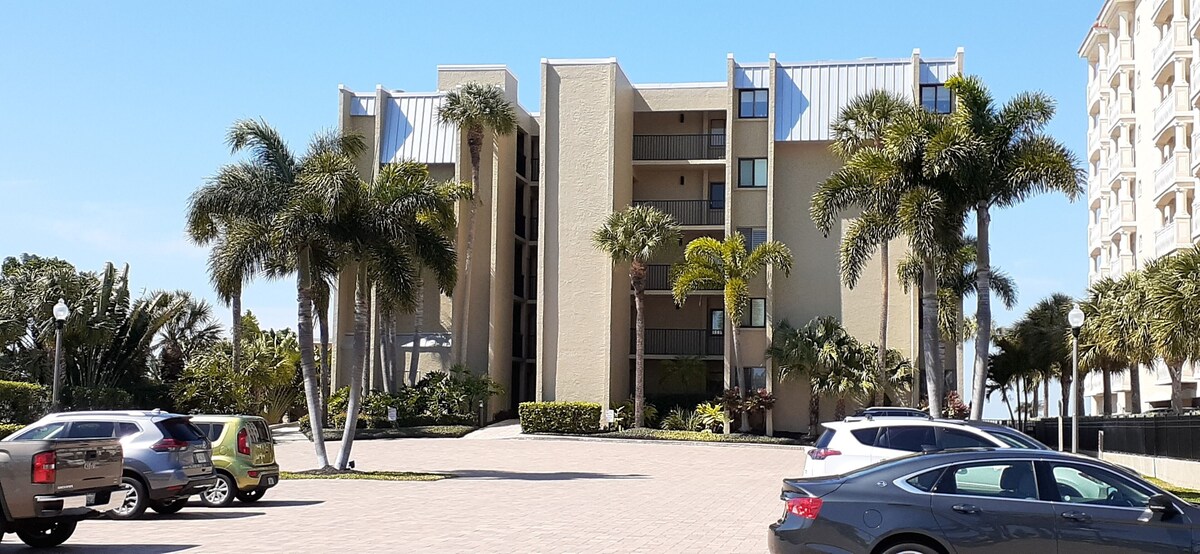 Spectacular Beachfront Condo for Short-term Rental in Redington Shores
