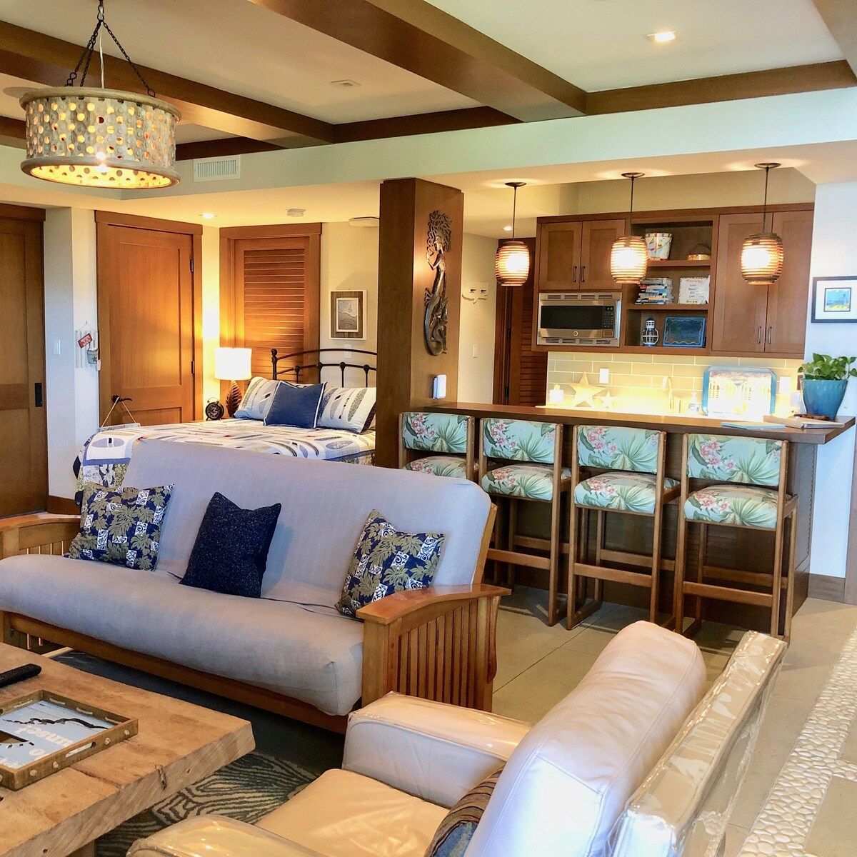 Sand Section Studio in Manhattan Beach, ½ Block to the Sand, South End, PARKING!