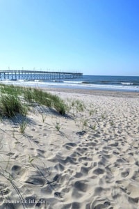 Beautiful Southport, Golf Frontage & Oak Island Beach club .New Quartz counters 