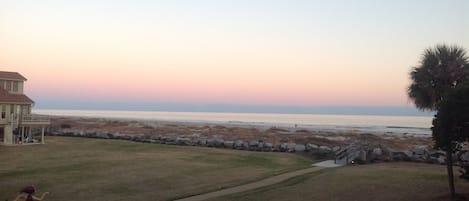 Vista para praia/oceano