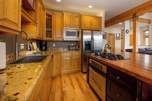 SWP 12 Yukon kitchen