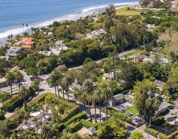 Walking distance to Hammonds surf spot, Miramar Beach and Rosewood!