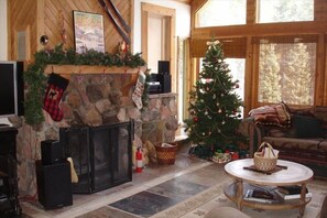 Great room w/wood burning fireplace 