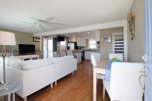 Sun-lit living room and dining space in this great cottage by the beach!