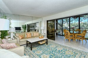 Open the lanai doors and enjoy the fresh air