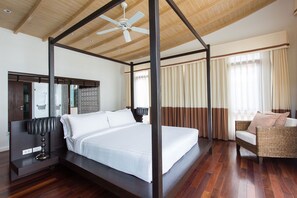 Beachfront Amatapura villa 10