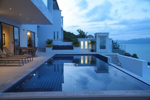 Luxury 5 Bedroom Villa w Infinity Pool