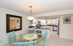 Dining & Kitchen