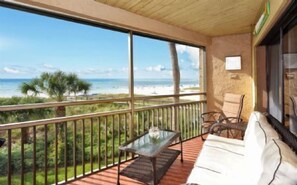 Comfortable Seating Area on Screened Lanai