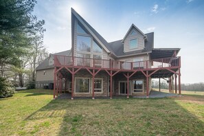 Wolf Ridge Chalet