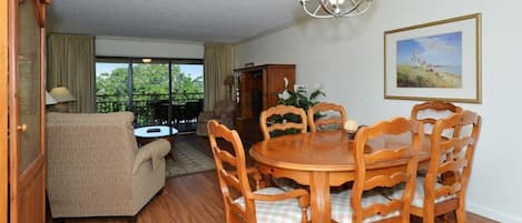 Living and Dining Area- ALL NEW FLOORING!