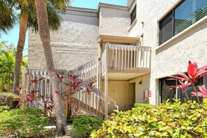 Unit 221 - 2nd floor, building 2
