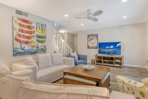 Cozy, light and bright living room