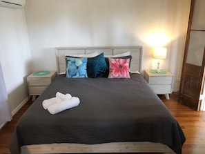 Air Conditioned Master Room Kng Bed 