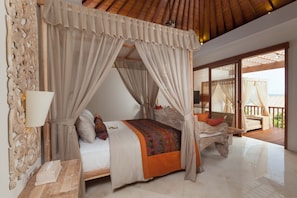 Two Bed Jacuzzi and Pool villa Sukawati