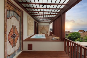 Two Bed Jacuzzi and Pool villa Sukawati