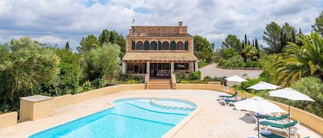 Luxusfinca mit grossem Pool und Garten