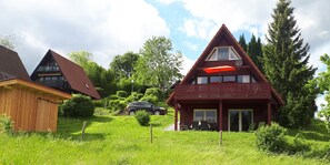 Ferienhaus mit Gartenhütte