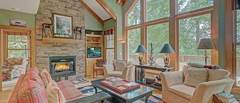 Living Room--- Cozy with Gas Log Fireplace