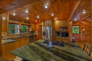 This Luxurious Kitchen is Every Chef's Dream!