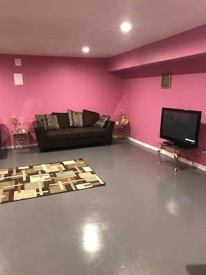 Living Room w/TV
