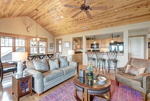 Open Floor Plan--- Kitchen/Dining/Living Rooms