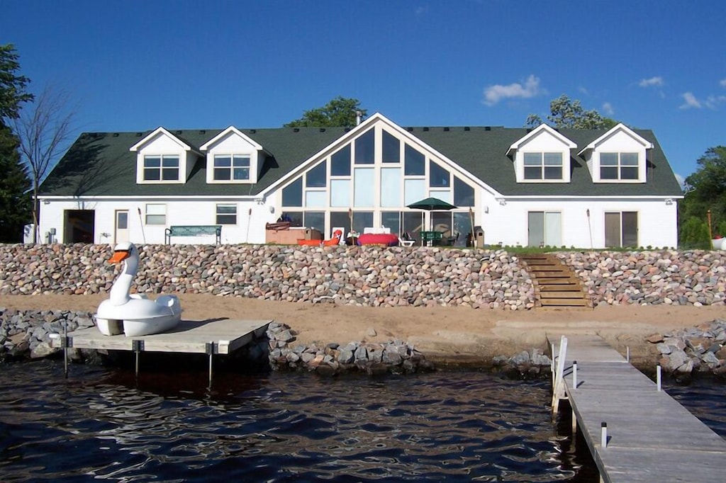 Home On Lake Petenwell30 Minutes From The Wi Dells! 8 min. from Sand