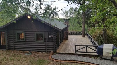 Historic log cabin on beautiful Lake Catherine