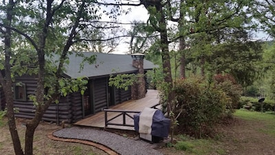 Historic log cabin on beautiful Lake Catherine