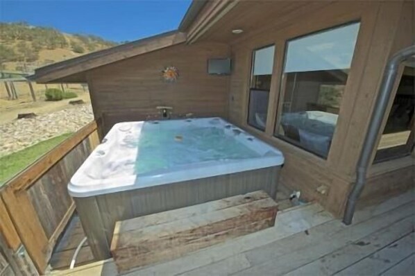 Bain à remous extérieur