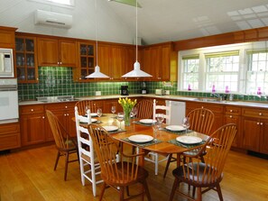 Large Country Kitchen