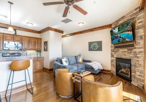 Living Room--- Cozy with Gas Log Fireplace 