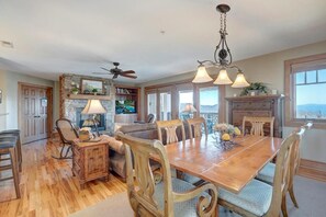 Dining Room--- Lots of Light, Mountain View