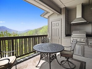 Deck Area--- Built-In Grill, Grandfather Mtn View